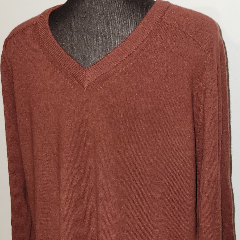 LL Bean Mens V Neck Dark Red Lambs Wool Sweater Lo